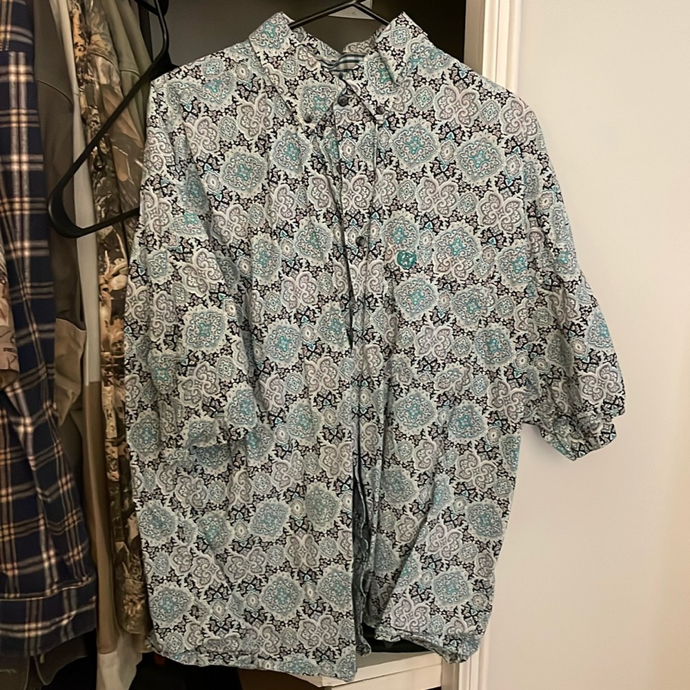 XL Panhandle short sleeve button up 
Blue patterned